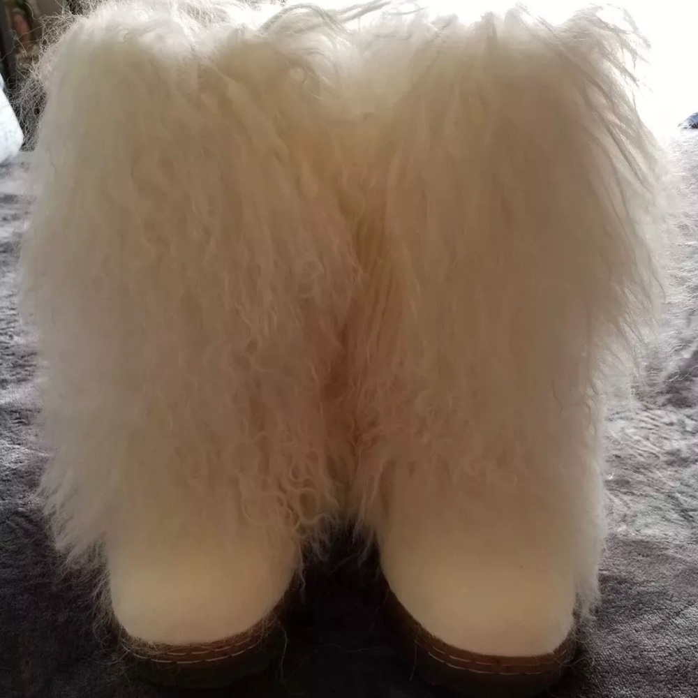 New pair of Bearpaw Boetis II Fur boots sz 6